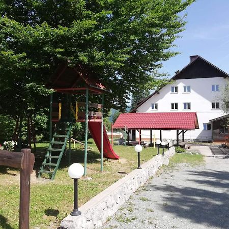 Guesthouse Arnika Fužine Exteriör bild