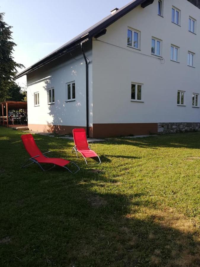 Guesthouse Arnika Fužine Exteriör bild