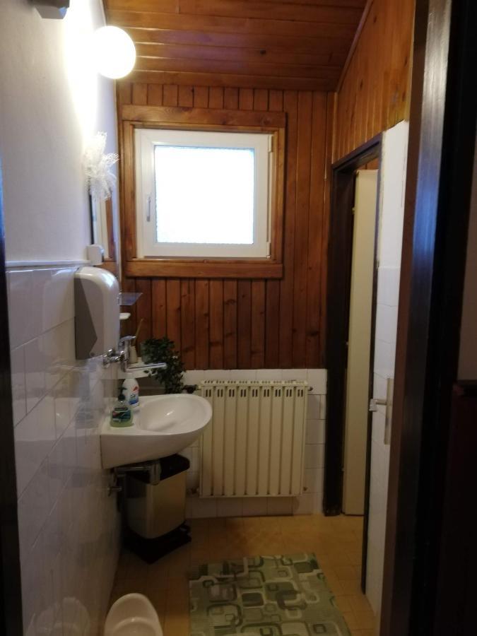 Guesthouse Arnika Fužine Exteriör bild